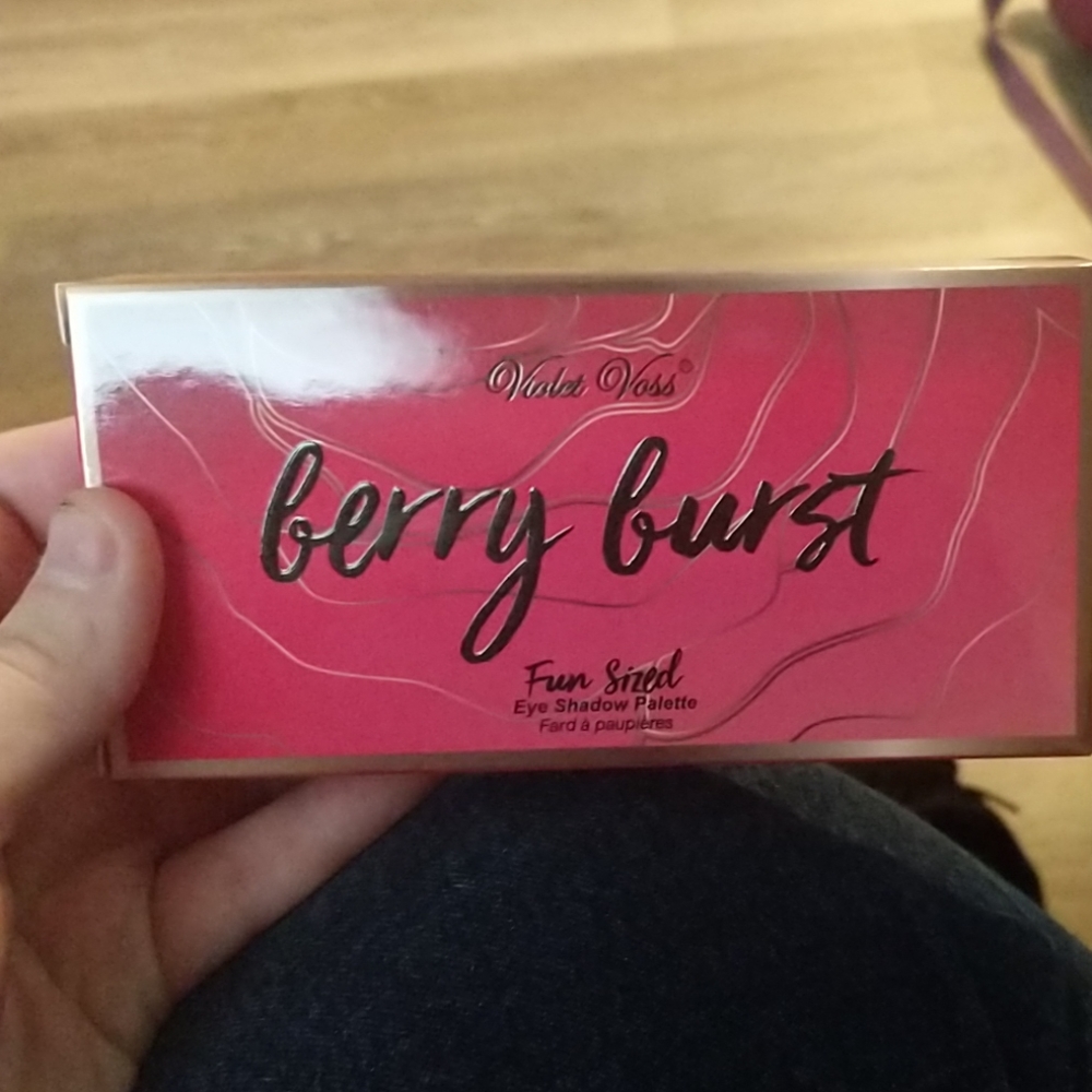 Violet Voss Berry Burst fun sized palette
